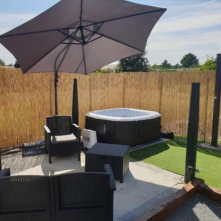 Beau Logement Avec Terrasse, Jacuzzi Et Terrain De Petanque Privatif A 5 Minutes De La Plage Audenge Luaran gambar